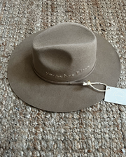 FEDORA CARAMEL HAT